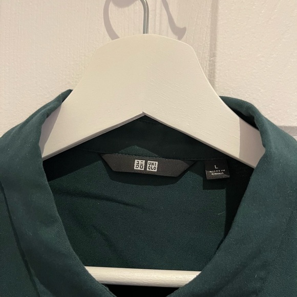 💚Dark Green Uniqlo Button Down Size L💚 - Picture 4 of 4